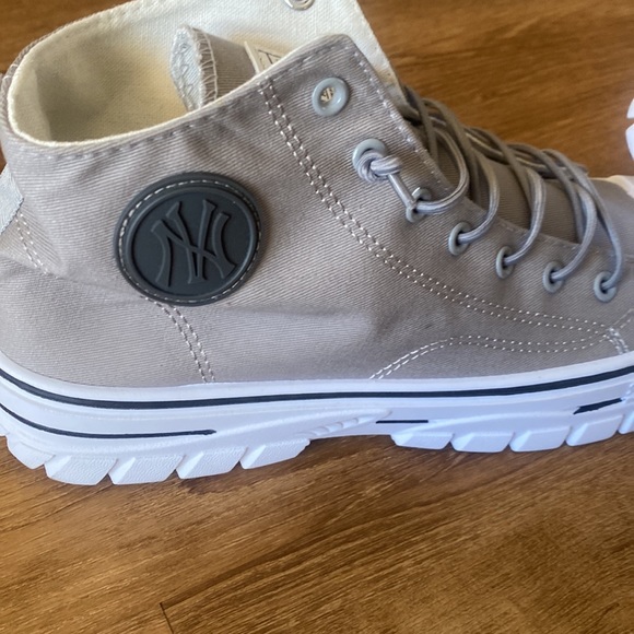 Brand new never worn gray high tops - Picture 3 of 6